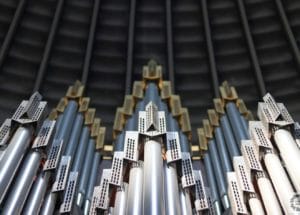 Detail des von Corazolla gestalteten Orgelprospekts, Foto K. Manthey, 2017.